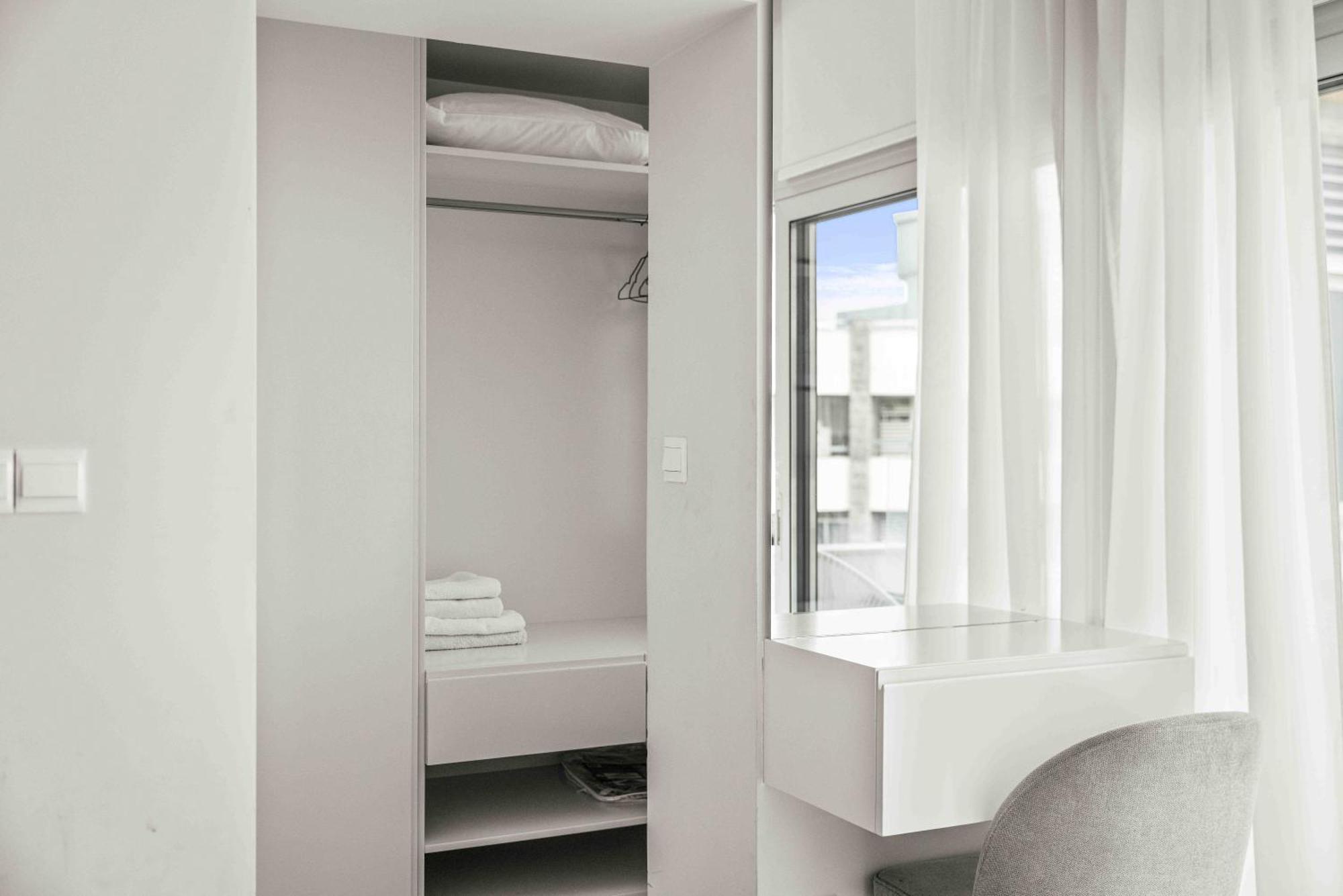 Phaedrus Living Seaside Residences 06