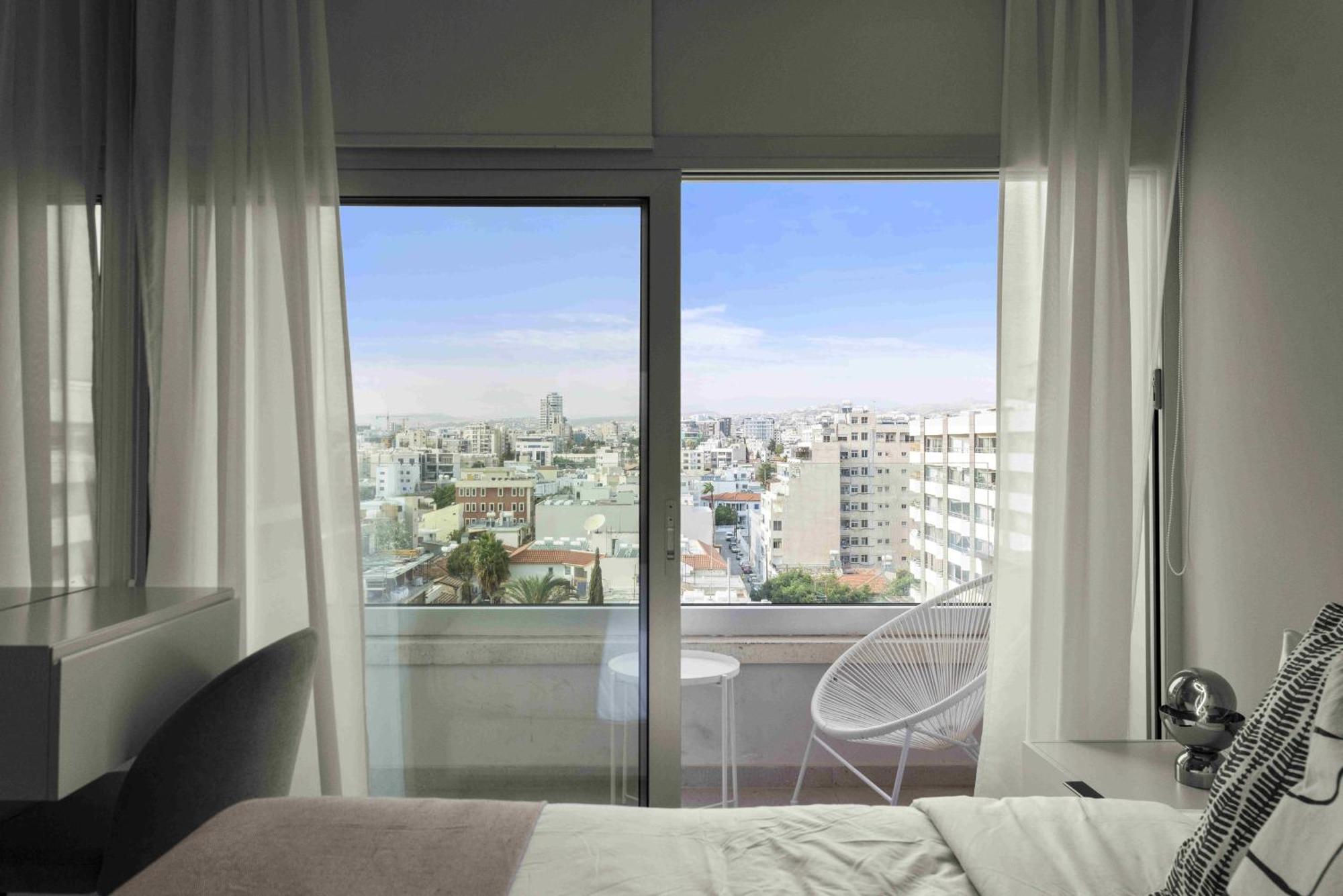 Apartment Phaedrus Living Seaside Residences 06